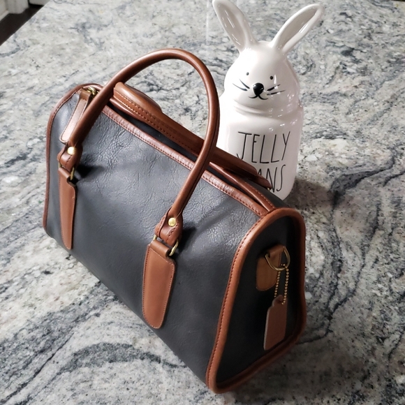 Coach Handbags - Coach Vintage Leather Bag